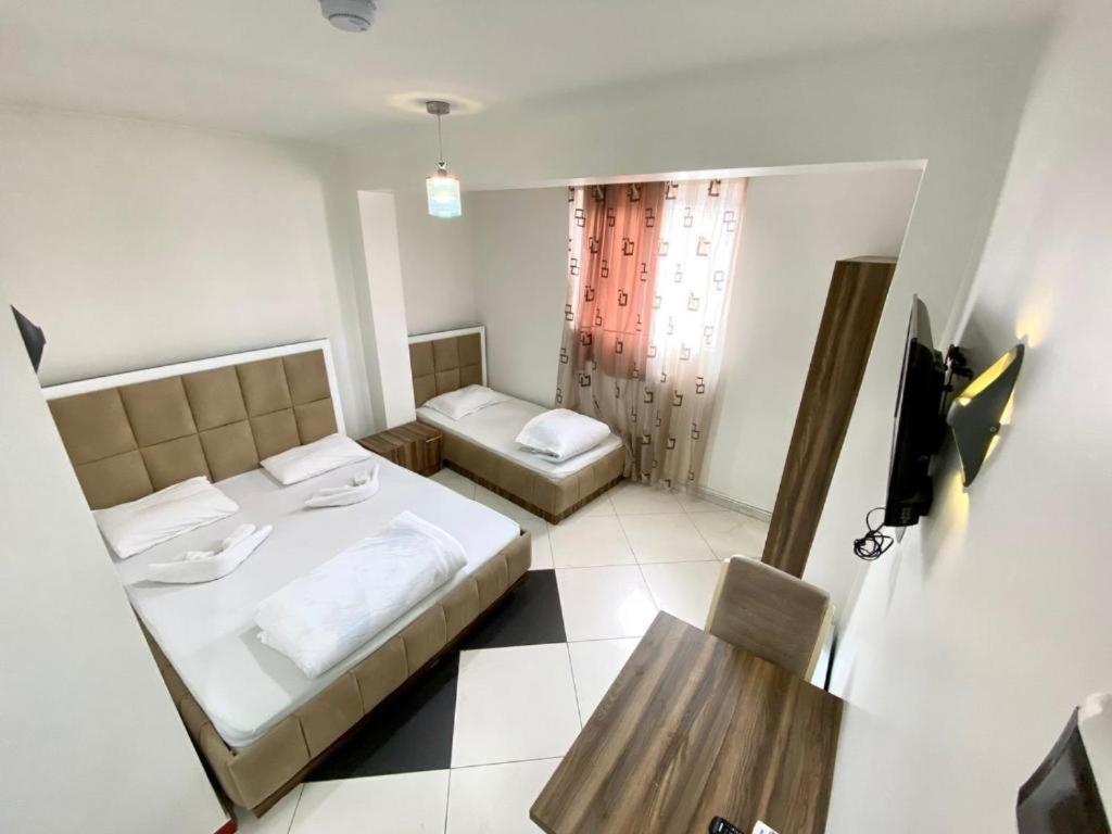 Hotel Heimli Prishtine Bagian luar foto