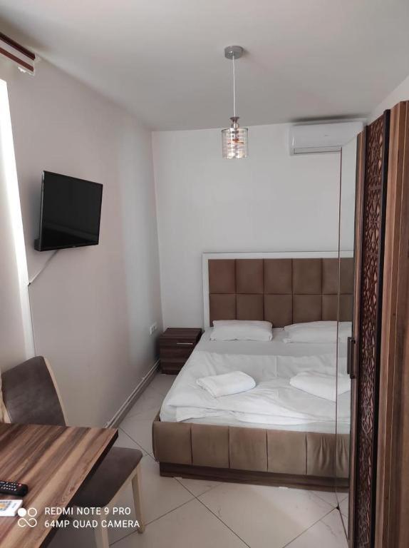 Hotel Heimli Prishtine Bagian luar foto