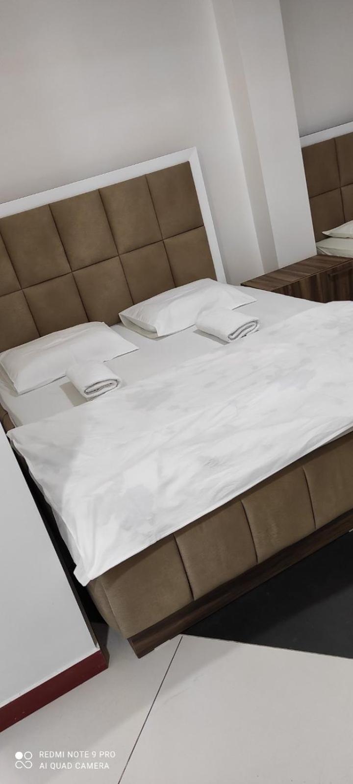 Hotel Heimli Prishtine Bagian luar foto