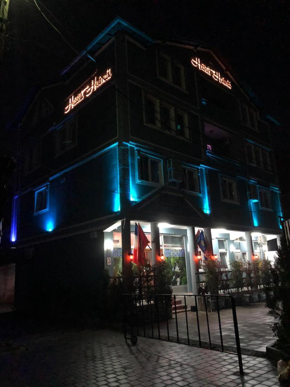Hotel Heimli Prishtine Bagian luar foto